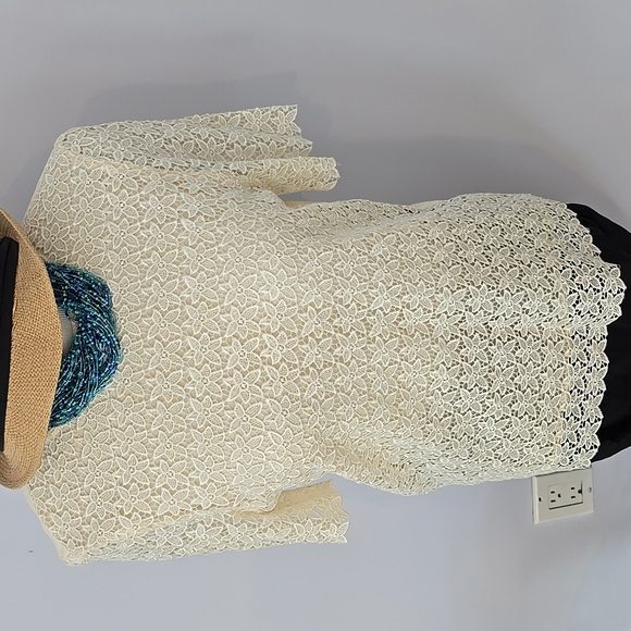 VINTAGE CAROL LE VALLEY LACE FRONT - Picture 1 of 5